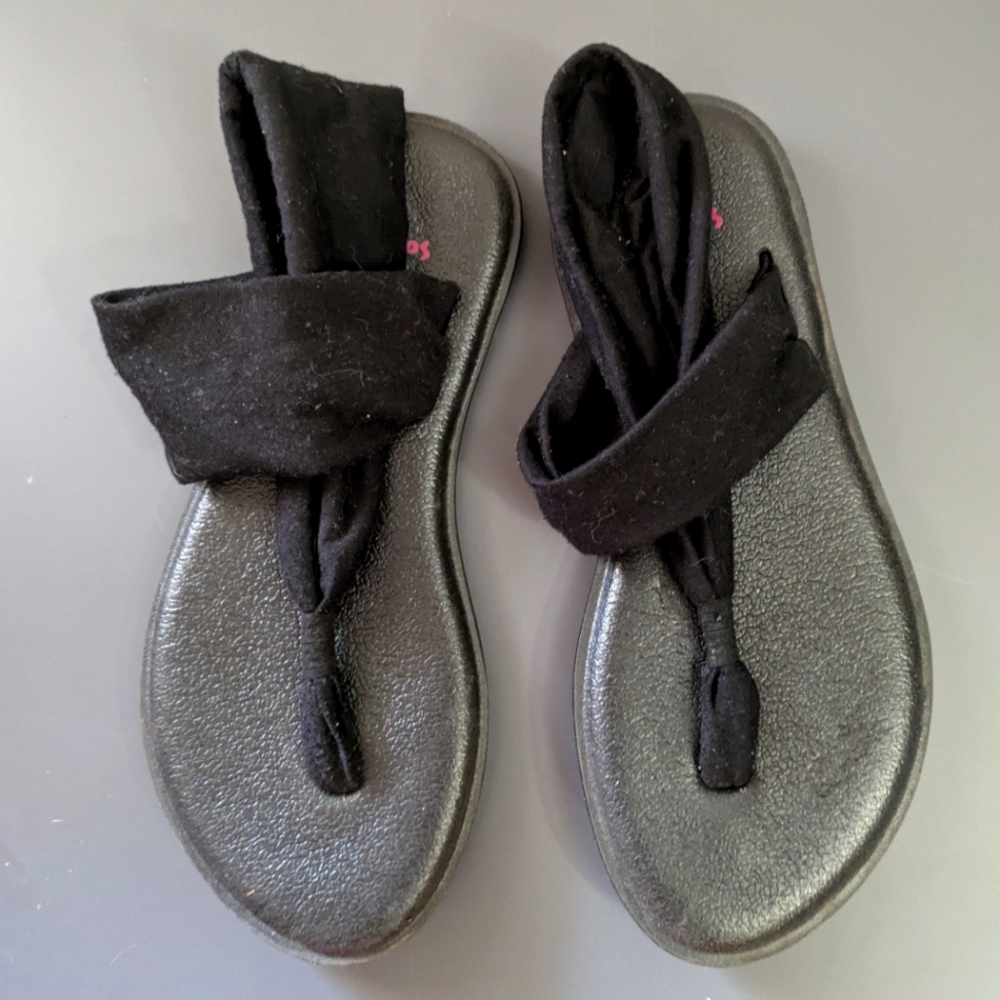 Sanuks lightly worn